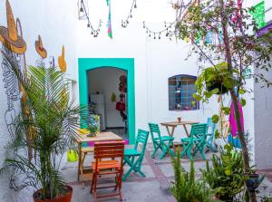 a patio with a table and chairs and plants at Hostal Casa Colores Adults Only in Guadalajara