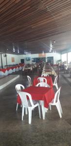 Reštaurácia alebo iné gastronomické zariadenie v ubytovaní CHALES AABB SALVADOR(BA)