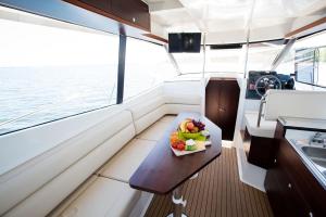 a bowl of fruit on a table in a boat at Jacht motorowy Platinum 989 Flybridge in Wilkasy