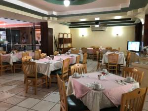 Restoran või mõni muu söögikoht majutusasutuses Hotel Sol del Pacifico