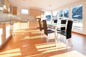 Una cocina o kitchenette en Das Hotel Sherlock Holmes