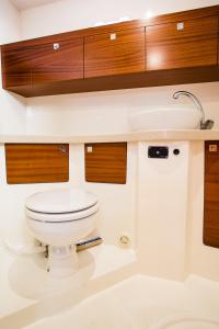 a bathroom with a toilet and a sink at Jacht motorowy Nautiner 40.2 in Wilkasy