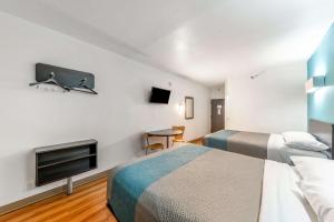 TV a/nebo společenská místnost v ubytování Motel 6-Lewisville, TX - Medical City