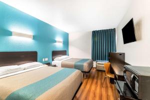 TV a/nebo společenská místnost v ubytování Motel 6-Lewisville, TX - Medical City