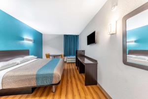 Postel nebo postele na pokoji v ubytování Motel 6-Lewisville, TX - Medical City