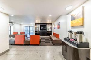 Kuchyň nebo kuchyňský kout v ubytování Motel 6-Lewisville, TX - Medical City