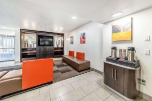Kuchyň nebo kuchyňský kout v ubytování Motel 6-Lewisville, TX - Medical City