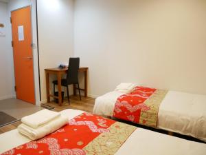 Rúm í herbergi á Tokyo shinjukutei Hotel Asahi gruop 東京新宿亭ホテル
