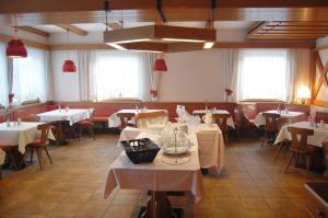 Restauracja lub miejsce do jedzenia w obiekcie Pension Marienhof