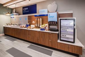 an apple store with a counter with an appleasteryasteryasteryasteryasteryasteryastery at Holiday Inn Express & Suites - San Jose Airport by IHG in San Jose