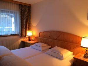 Ένα ή περισσότερα κρεβάτια σε δωμάτιο στο Hotel Garni Senn