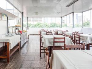 Un restaurant sau alt loc unde se poate mânca la Hotel Economy 888 - Próximo a Praça da Estação e Rodoviária