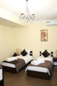 Säng eller sängar i ett rum på Marhabo Hotel Palace