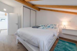 Ένα ή περισσότερα κρεβάτια σε δωμάτιο στο Villa Charm