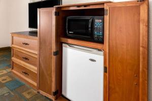 a kitchen with a microwave and a small refrigerator at La Quinta Inn by Wyndham Albuquerque Northeast in Albuquerque