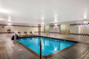 a large swimming pool in a hotel room at La Quinta by Wyndham Emporia in Emporia