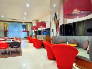 Istumisnurk majutusasutuses Ibis Bandung Trans Studio