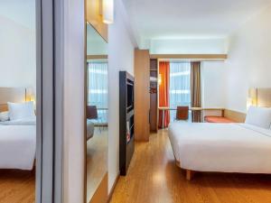 Voodi või voodid majutusasutuse Ibis Bandung Trans Studio toas