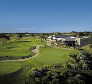 Golf v rezortu nebo okolí