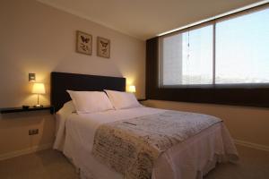 Rúm í herbergi á Alto Sporting Apartments