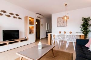 a living room with a couch and a table at Drac Blanc 1-3 in Cala Ratjada