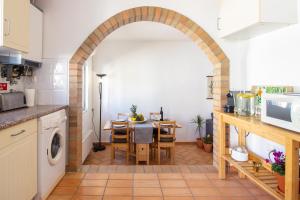 an archway in a kitchen with a table and chairs at Casa Oceano-Ave do Mar in Raposeira +31 photos