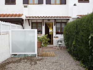 Vonkajšia záhrada v ubytovaní AT034 Vistas de la playa, casa en primera línea con salida a la playa