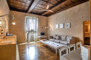 a living room with a couch and a coffee table at Villa Cassia di Baccano in San Giustino Valdarno