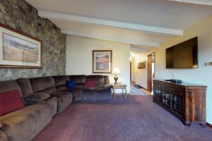 a living room with a couch and a flat screen tv at Lake Cliffe 302 in Dillon