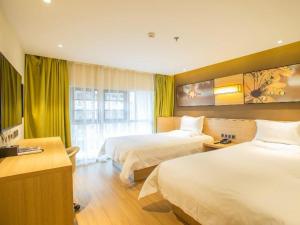 Postel nebo postele na pokoji v ubytování IU Hotel Guiyang International Convention and Exhibition Center Financial City