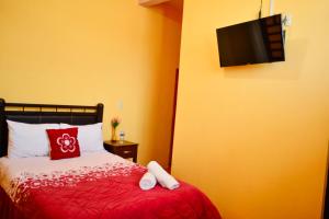 Postel nebo postele na pokoji v ubytování HOTEL EDELMIRA