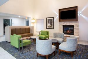 Holiday Inn Express & Suites Lincoln City, an IHG Hotel