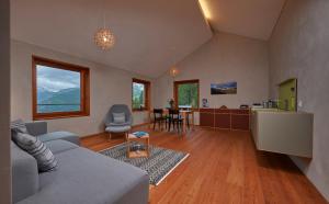 a living room with a couch and a table at Casa High Life in Mathon