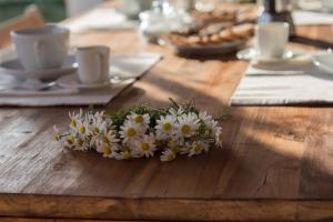 a table with a bunch of white flowers on it at La Casa dell Olivo in Castiadas