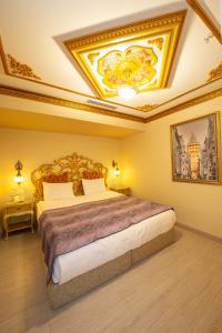 A bed or beds in a room at Empire Suite Hotel
