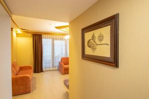A seating area at Empire Suite Hotel