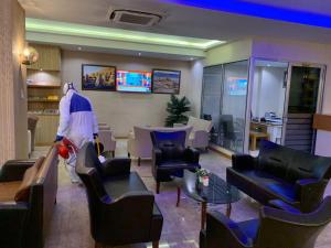 TV a/nebo společenská místnost v ubytování Adana Yukselhan Hotel