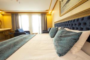 A bed or beds in a room at Empire Suite Hotel