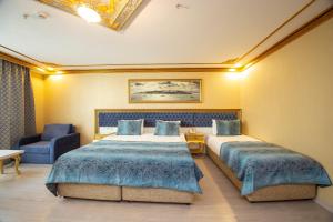 A bed or beds in a room at Empire Suite Hotel