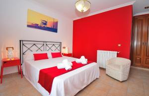 Łóżko lub łóżka w pokoju w obiekcie 226 Villa Cas Barber ETV10939 by Mallorca Charme