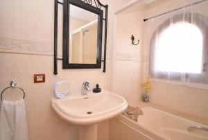 Łazienka w obiekcie 226 Villa Cas Barber ETV10939 by Mallorca Charme