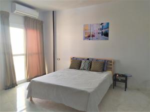 Кровать или кровати в номере Tiba View Private Apartments next to El Gouna