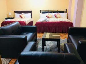 Postel nebo postele na pokoji v ubytování HOTEL EDELMIRA