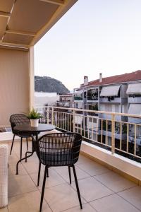 En balkon eller terrasse på Living in Nafplio Urban Chic Apartments
