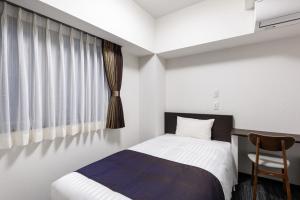 Postel nebo postele na pokoji v ubytování Shinbashi Urban Hotel