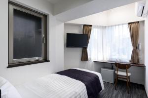 Postel nebo postele na pokoji v ubytování Shinbashi Urban Hotel