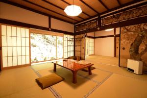 a living room with a table and a window at Koyasan Shukubo Saizenin in Koyasan