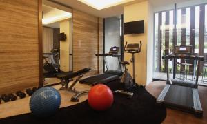 Fitness centrum a/nebo fitness zařízení v ubytování Ashley Wahid Hasyim Jakarta