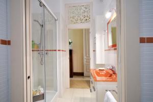 Ένα μπάνιο στο CAL PADRI1871 - 30min to Barcelona, Groups & Families, Beach Stylish House +75 φωτογραφίες