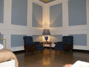 A seating area at Il Gattopardo House